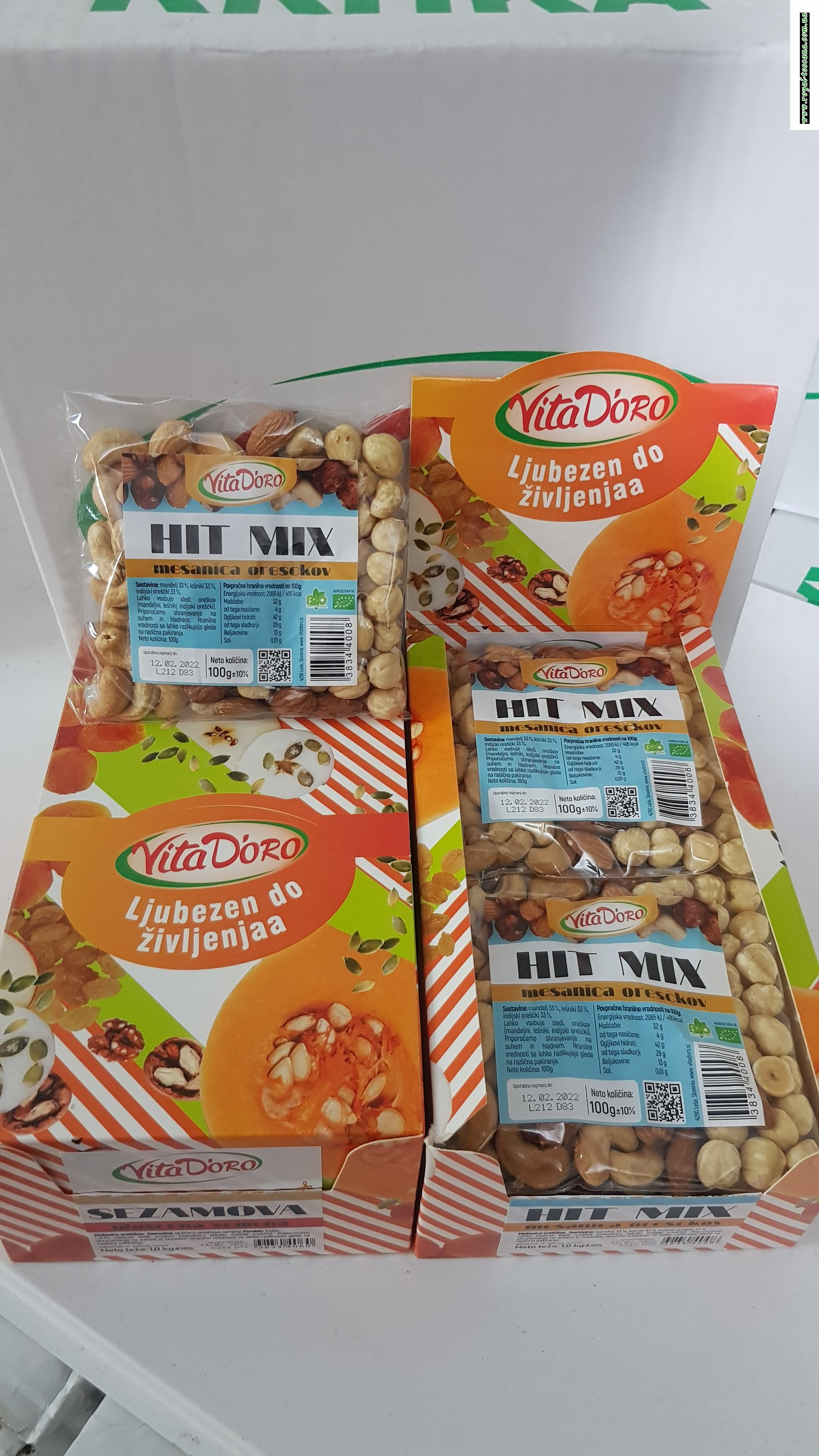 Смесь орехов кешью миндаль фундук VitaDoro